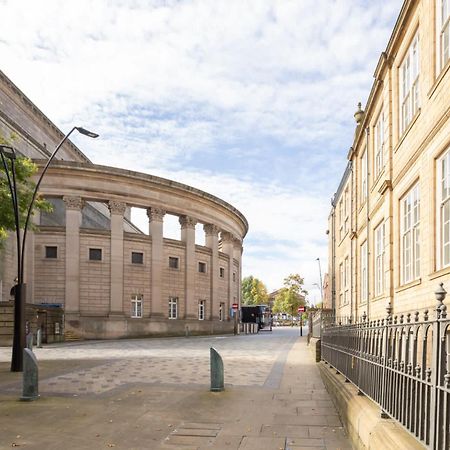 Host & Stay - City Hall View Sheffield Bagian luar foto