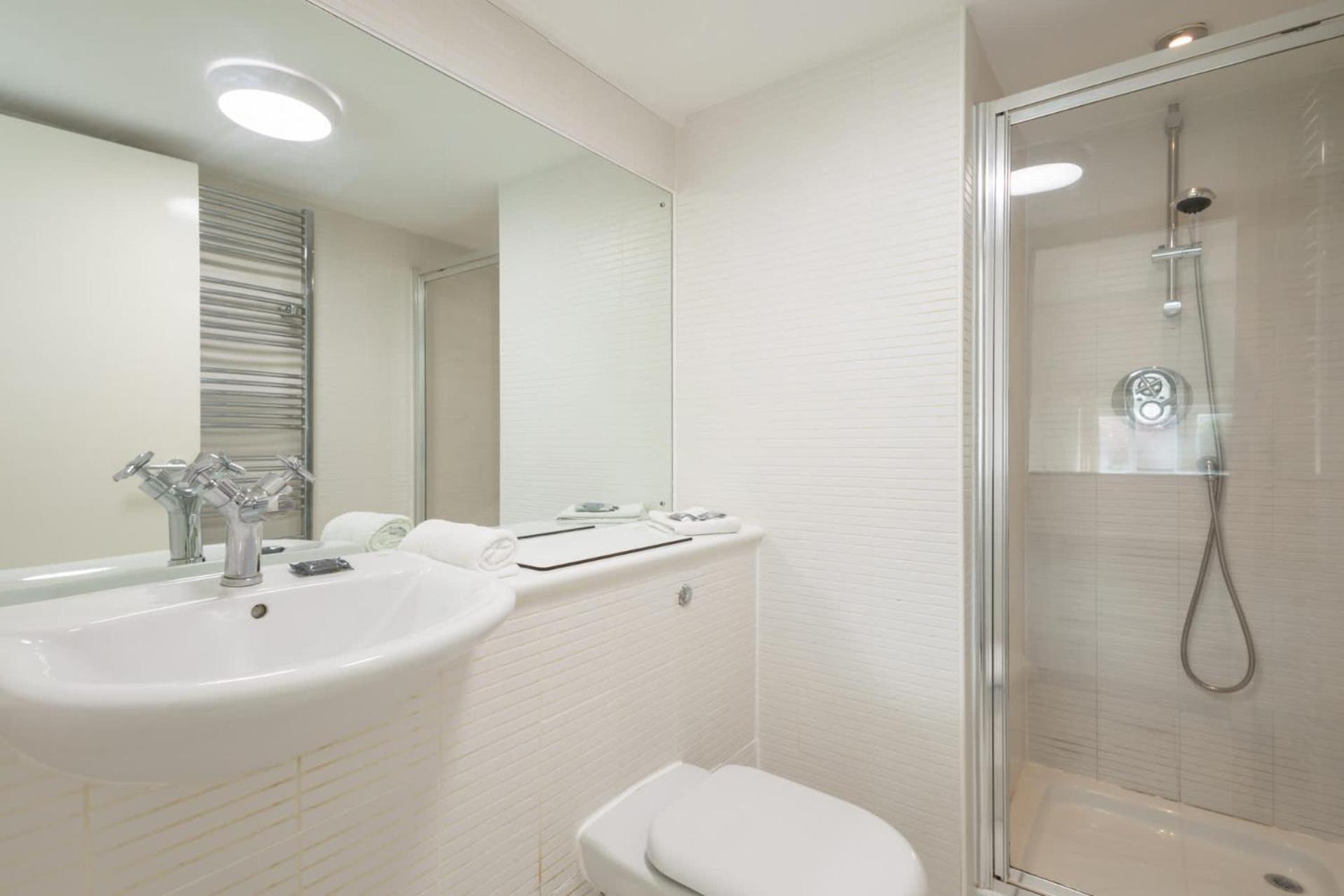 Host & Stay - City Hall View Sheffield Bagian luar foto